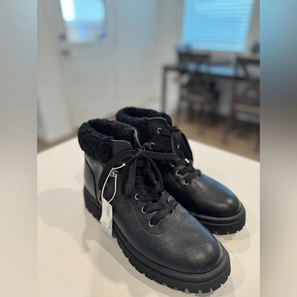 Old Navy Black Sherpa Lined Faux Leather Lace-Up Ankle Boots Size 8